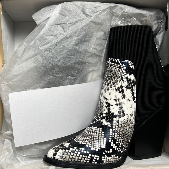 WOMENS STRETCH ANKLE BOOTIES - Picture 7 of 7